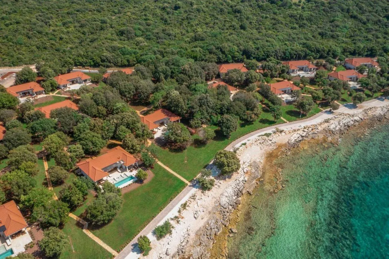 Camping Homes Mon Perin Bale 4*,
