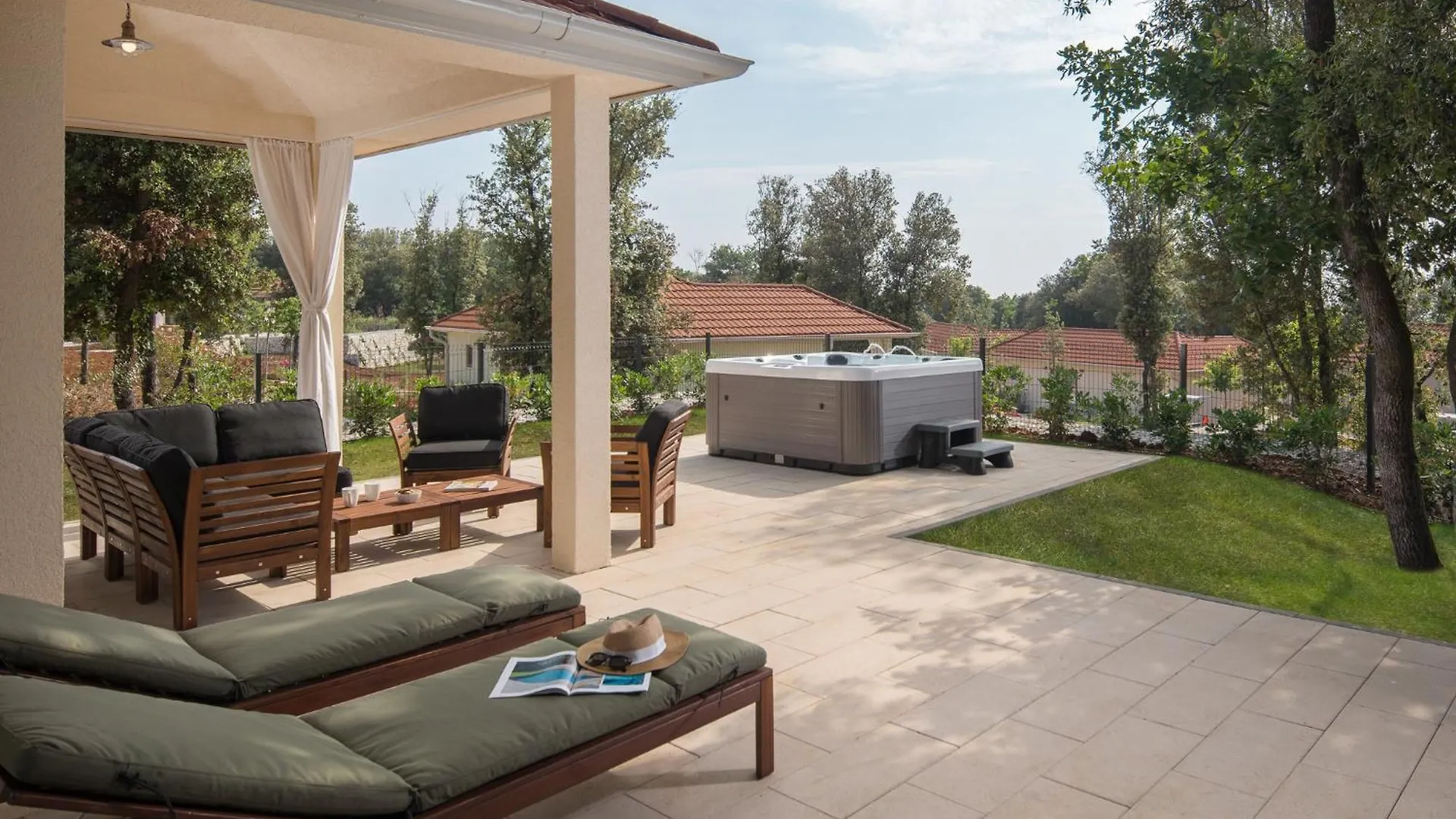 Camping Homes Mon Perin Bale 4*,