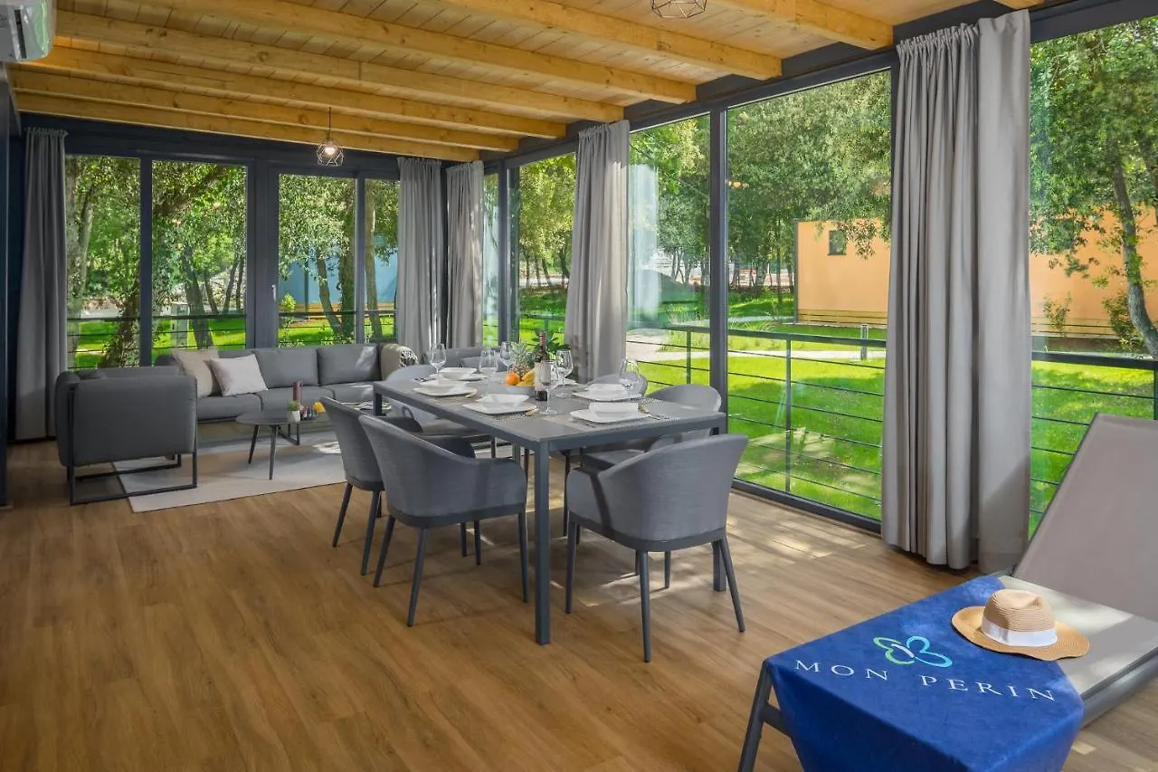 Prázdninový areál Camping Homes Mon Perin Bale